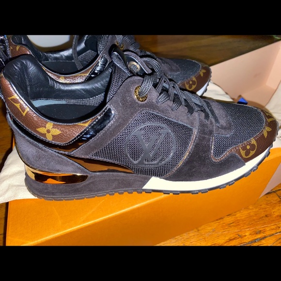 LOUIS VUITTON SNEAKERS - Picture 2 of 5